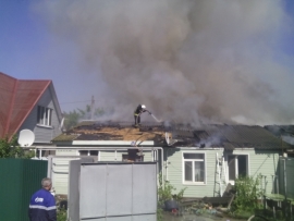 В Брянске сгорел жилой дом