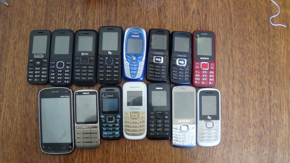 В клинцовскую колонию пытались «вбросить» три десятка мобильных телефонов