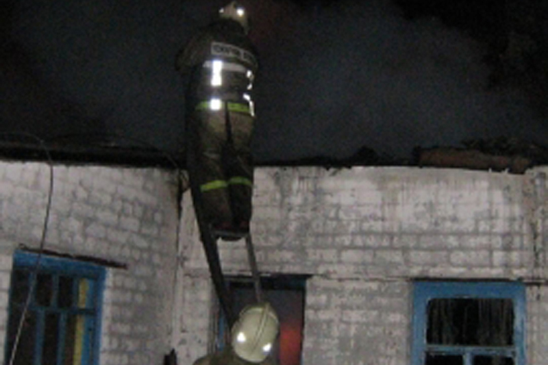 В Новозыбковском районе в полночь сгорел дом