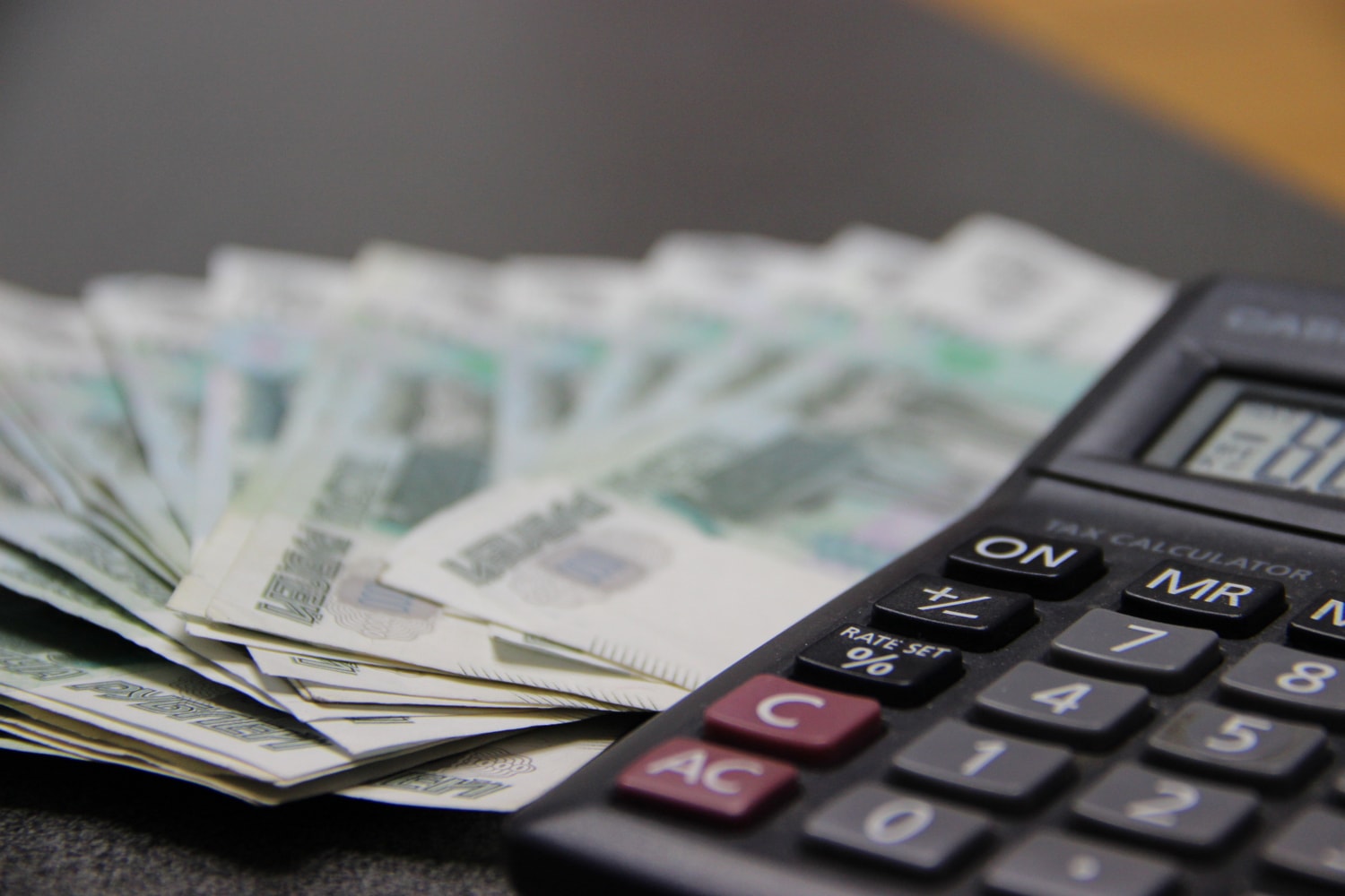На брянском предприятии долги по зарплате составили девять миллионов рублей