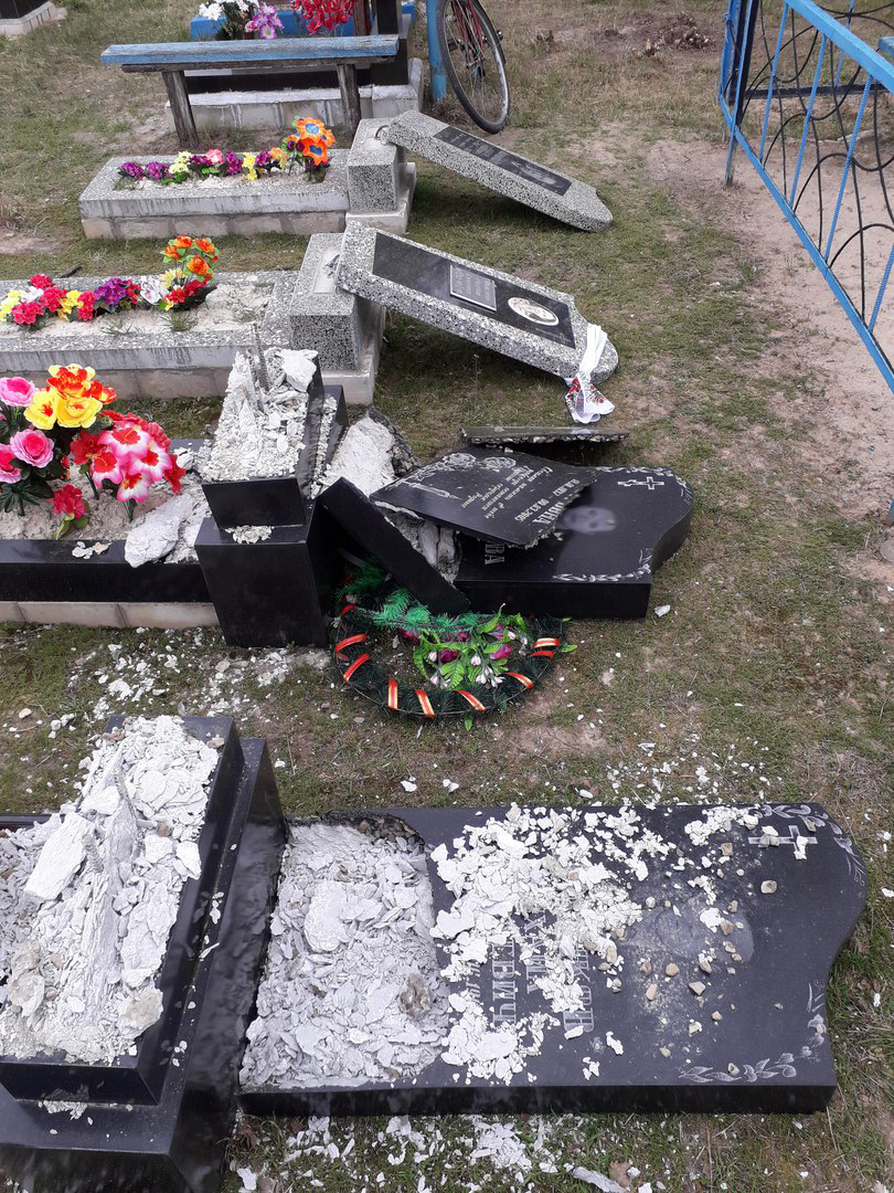 В деле о разгроме кладбища под Новозыбковом появился подозреваемый
