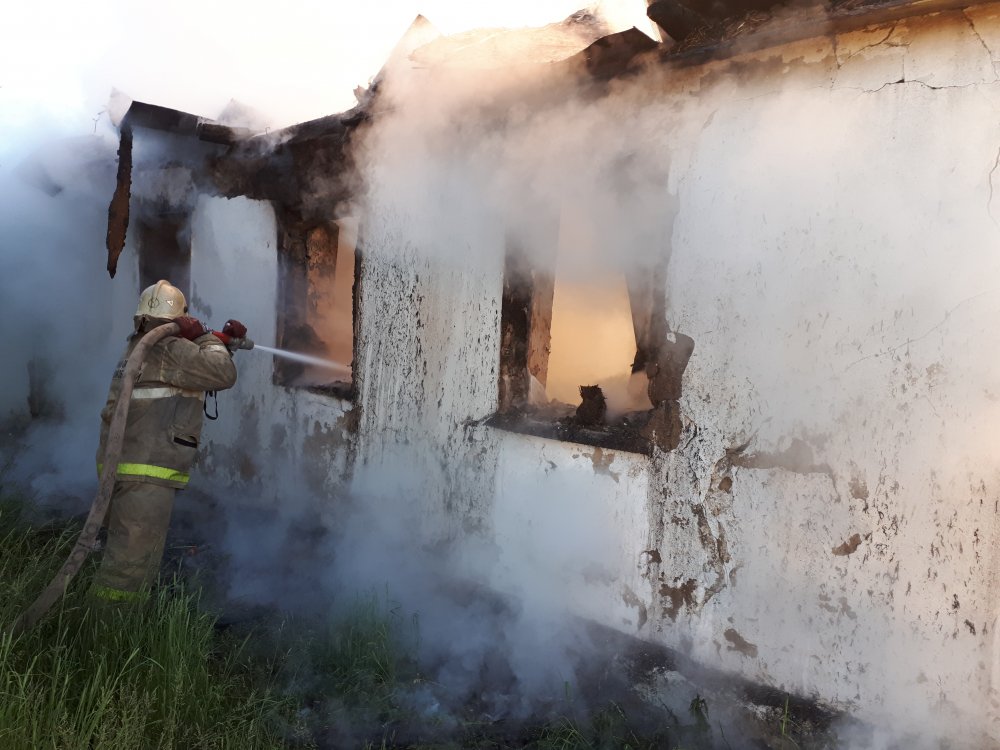 В Жуковском районе сгорел жилой дом