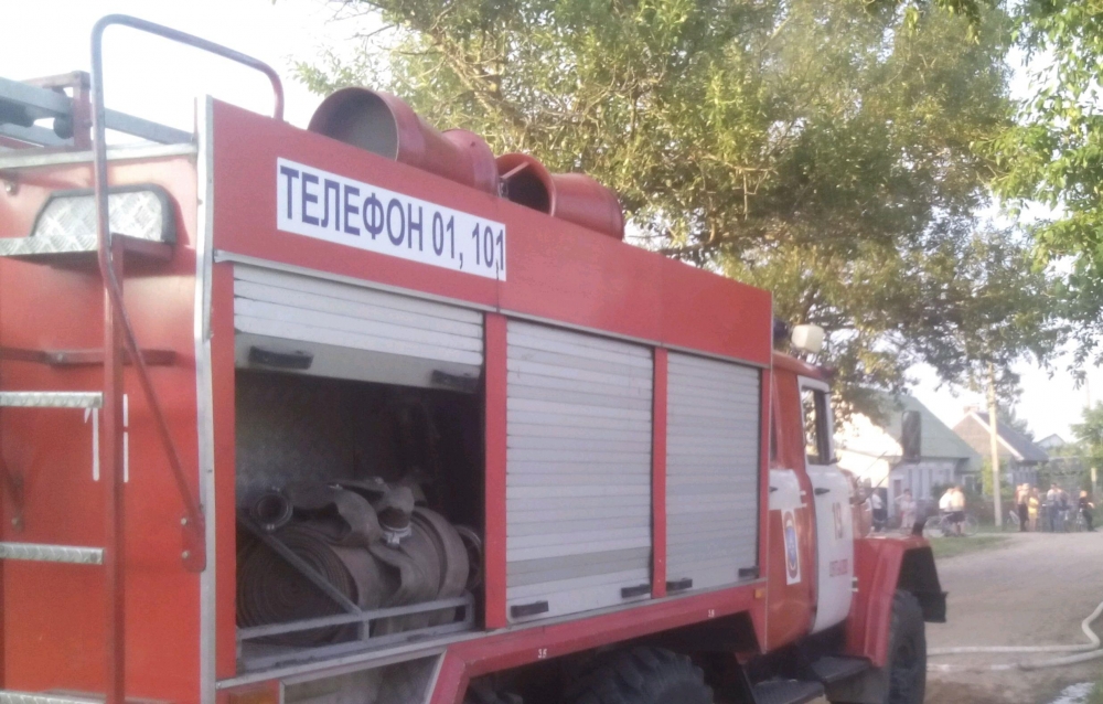В Дятьковском районе селяне спасли человека на пожаре