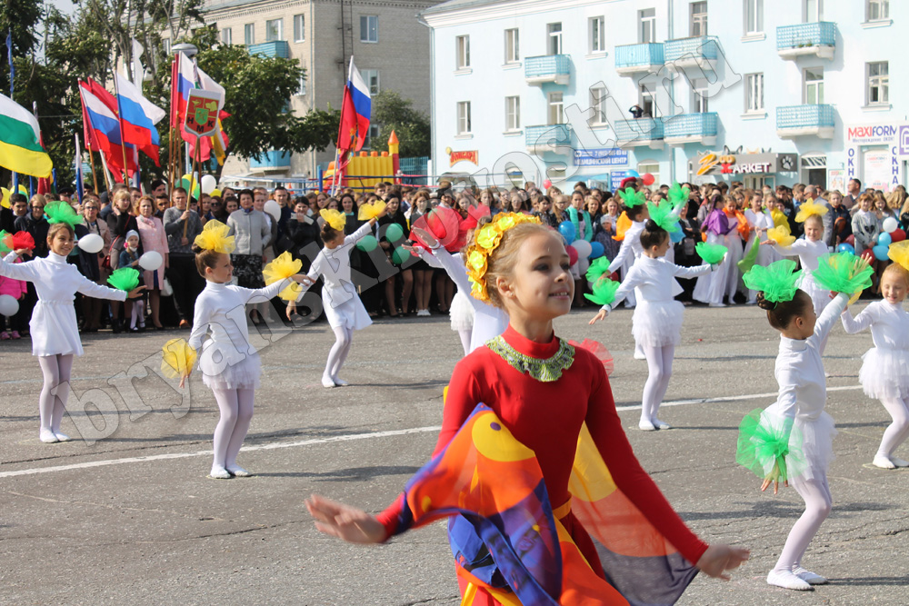 День молодежи в Новозыбкове отметят концертом в парке и с четырехдневным опозданием