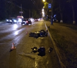 В ночном Брянске в страшной аварии пострадал мотоциклист и его пассажир