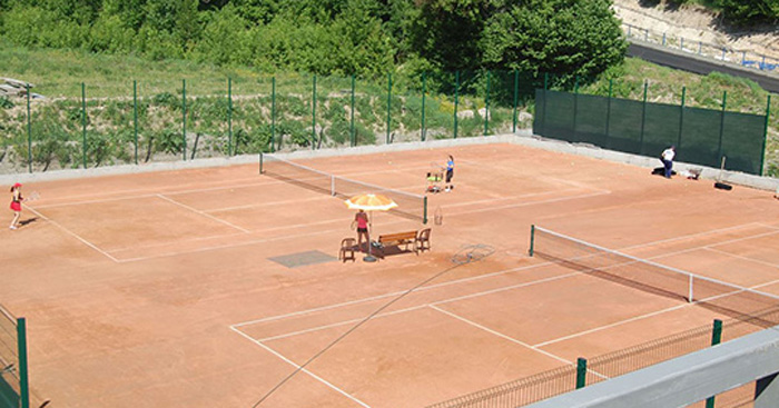 В Брянске открылись грунтовые теннисные корты