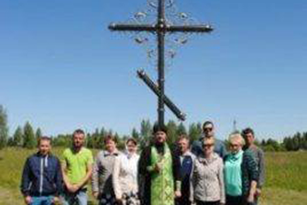 В Почепском районе освятили поклонный крест