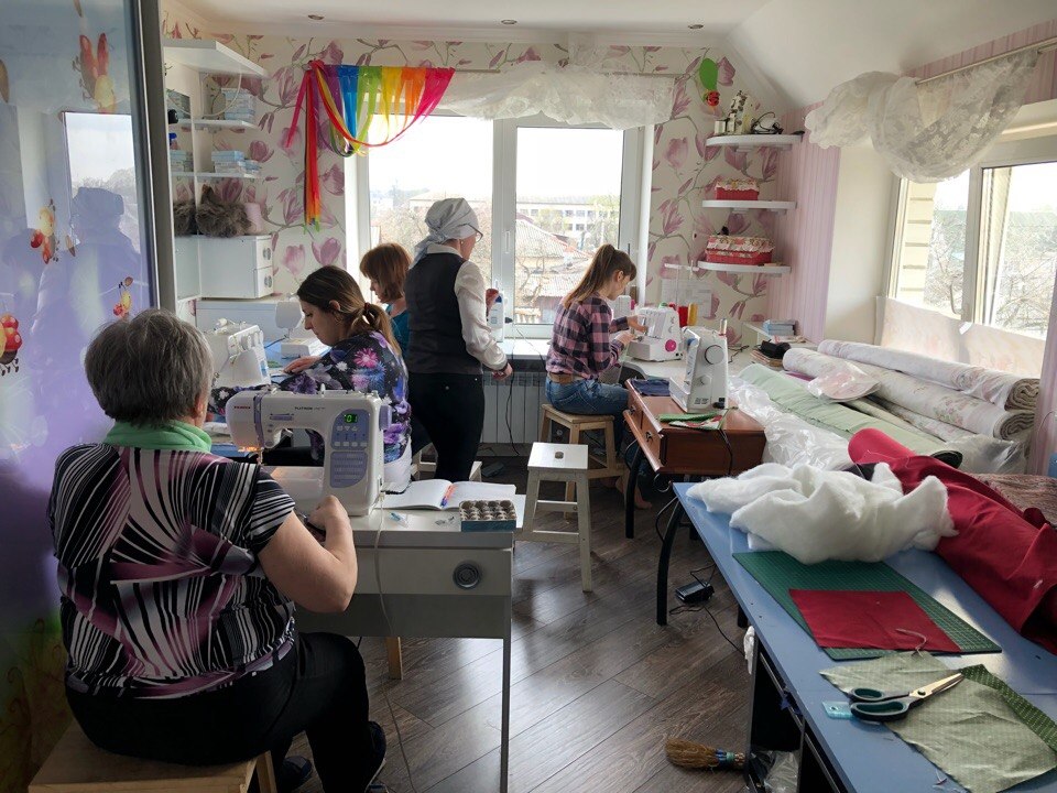 В Новозыбкове мам учат шить и ремонтировать одежду