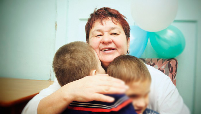 Более 200 детей в Брянске воспитываются в приемных семьях