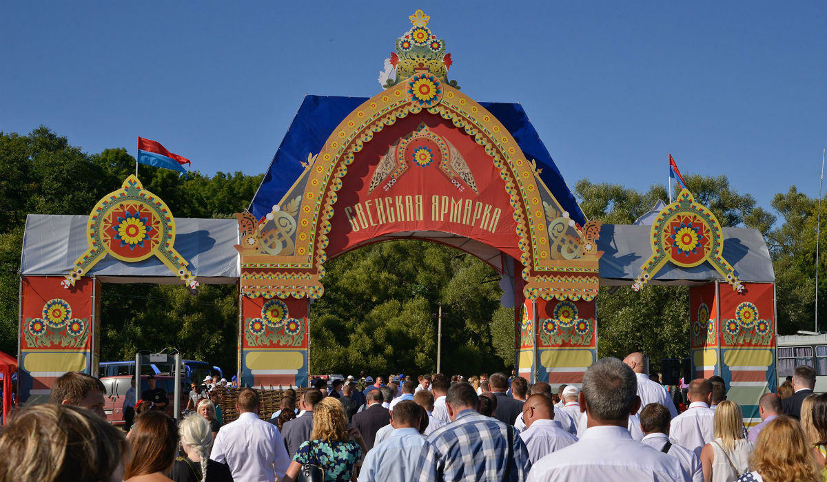 Свенское брянск. Свенская ярмарка в Брянске на Андреевском лугу в 2021. Свенская ярмарка. Ярмарка Брянск. Ярмарка фото.