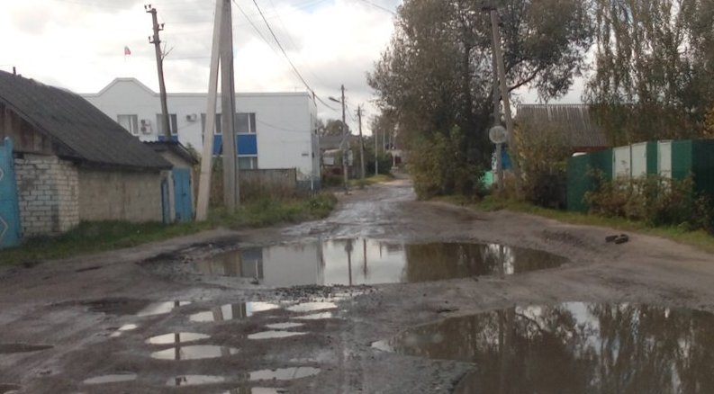 ОНФ: дорога на улице Мира в Почепе после начала ямочного ремонта стала хуже