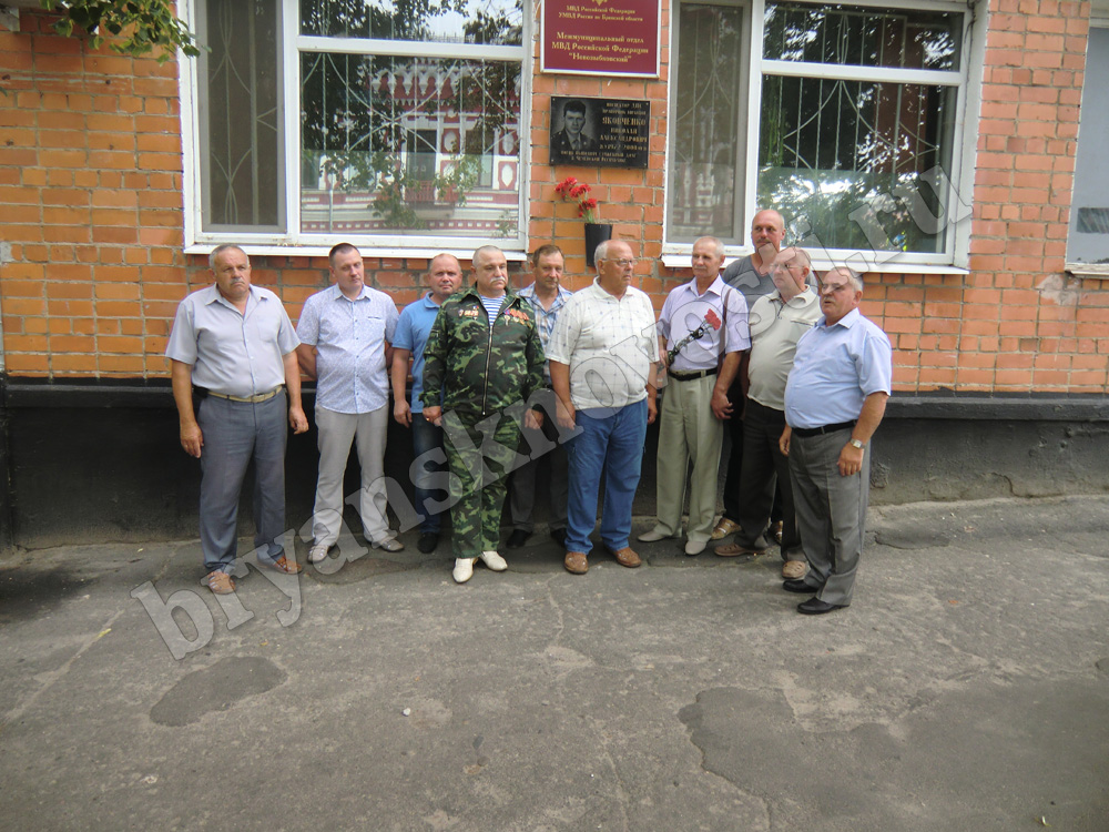 В Новозыбкове почтили память сотрудников МВД, погибших в горячих точках