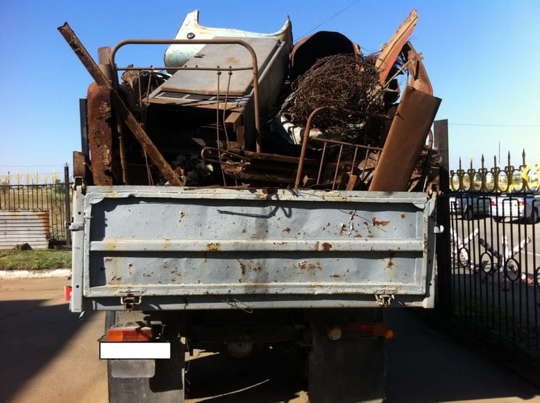 Брянские пограничники задержали 50 тонн контрабандного металлолома