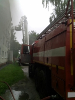 В Брянске пожарные спасли пять человек из горящей многоэтажки