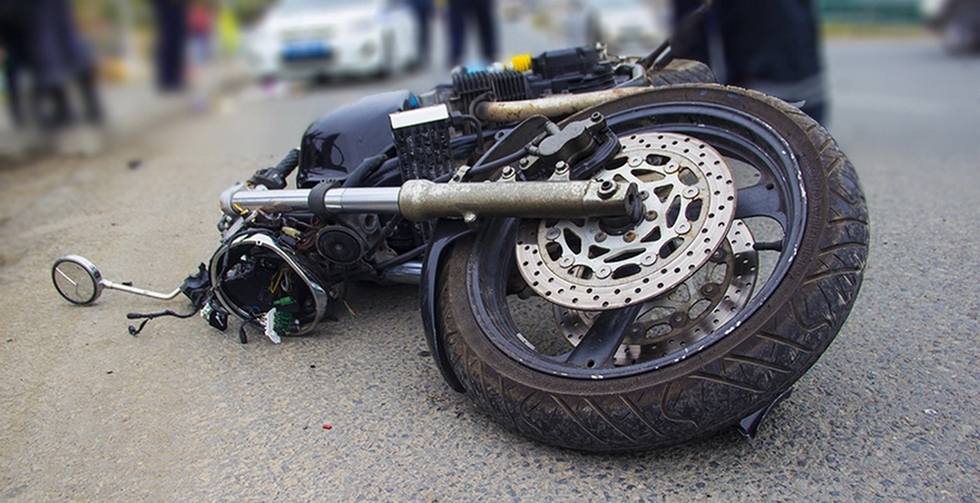 В Брасовском районе после страшной аварии чудом выжил пьяный мотоциклист