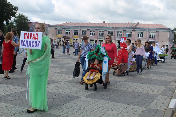 Мастерство и выдумку продемонстрировали участники Парада колясок в Стародубе