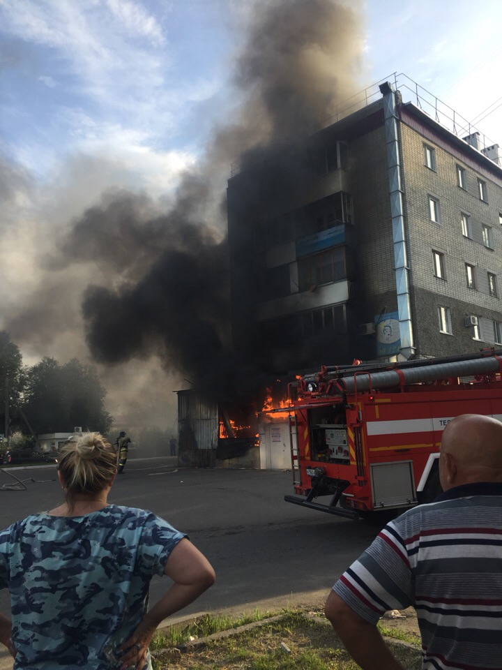 В сети появилось видео пожара в брянской пятиэтажке