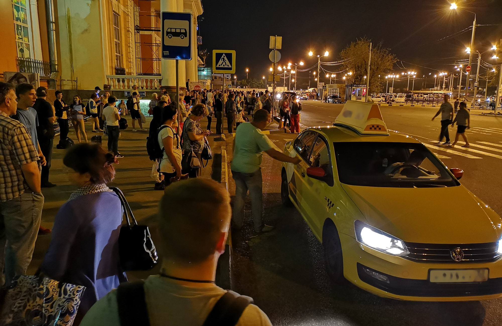 Вечернее время на вокзале «Брянск-1» – «рай» для таксистов