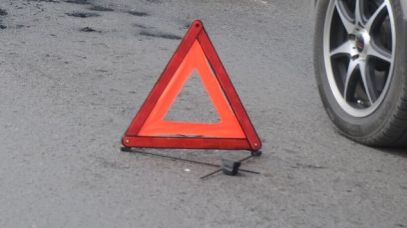 14-летняя девочка и 54-летняя женщина попали под колеса машин в Брянске и Унече