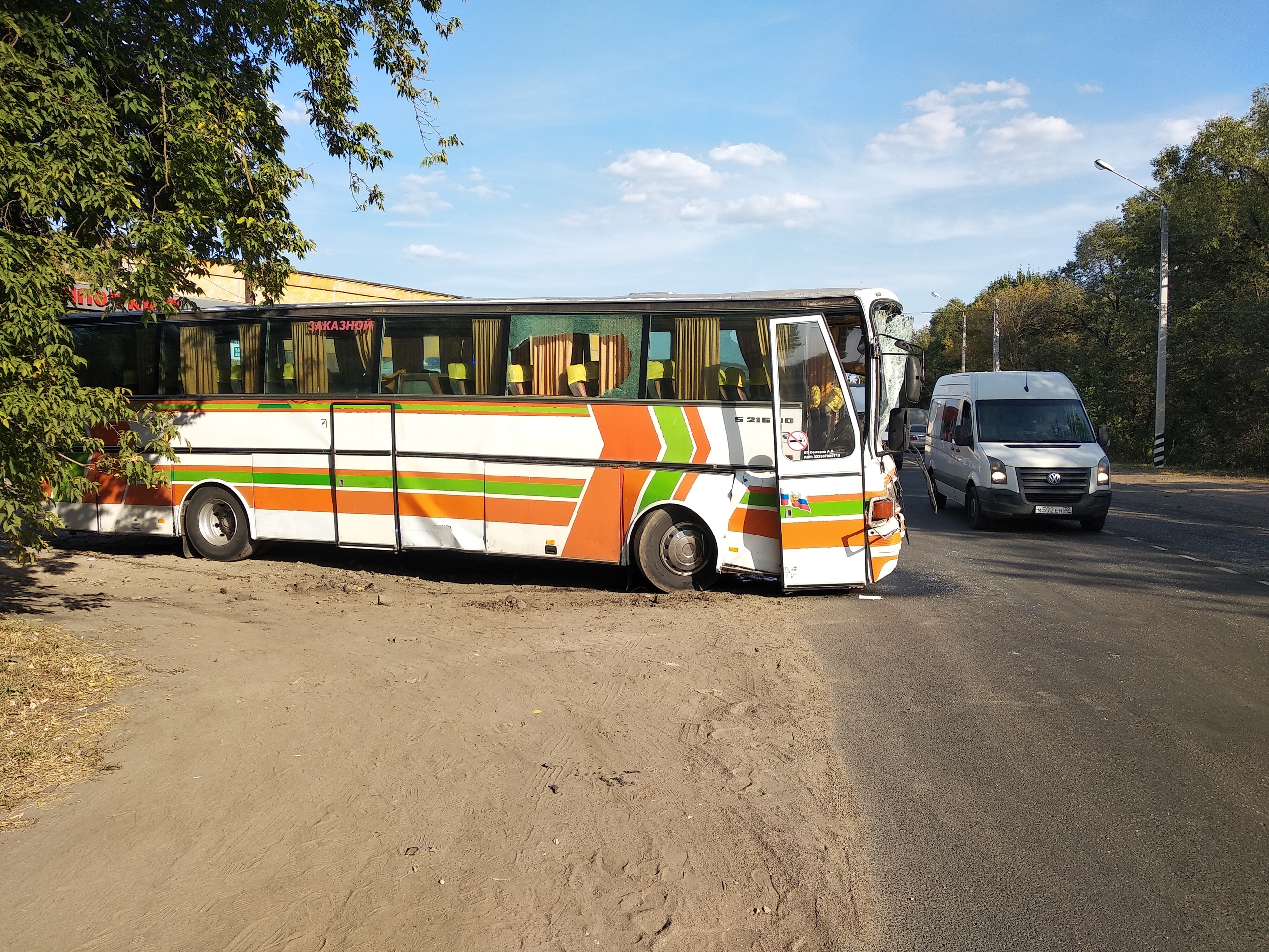 Двое автобусов. Автобус 2 Брянск. ДТП Речная автобус Брянск. Авария двух автобусов Брянск. Брянск Тодау.