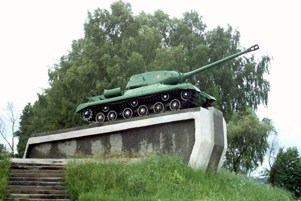 В Дубровке разваливается памятник в честь 40-летия Победы