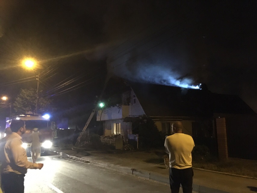 В Брянске выясняют причину пожара в жилом двухэтажном доме