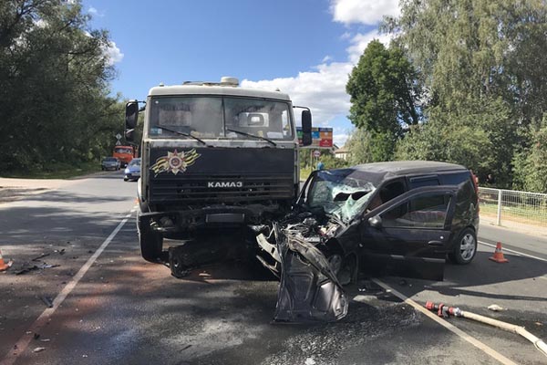 В дорожной аварии под Брянском ранены 10-месячная девочка и мужчина