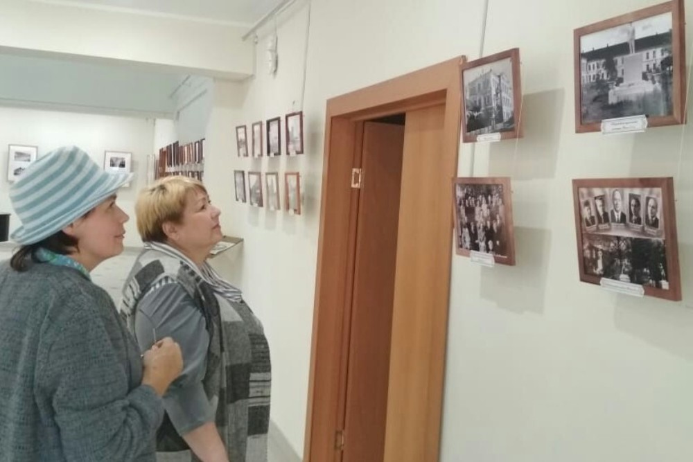 Новозыбковцы увидели историю города в фотографиях ХХ века