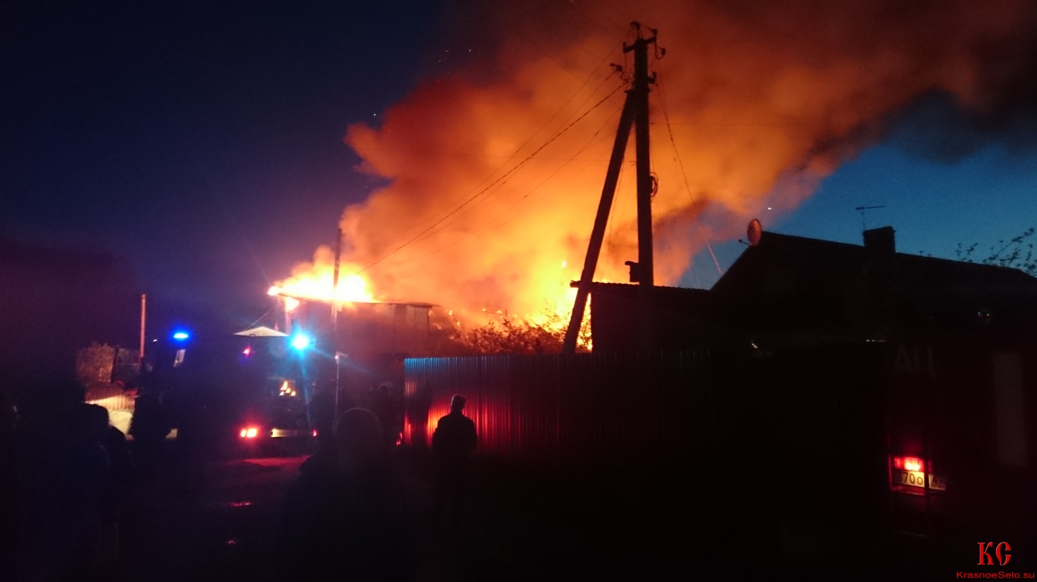 В Брянске минувшей ночью сгорел жилой дом