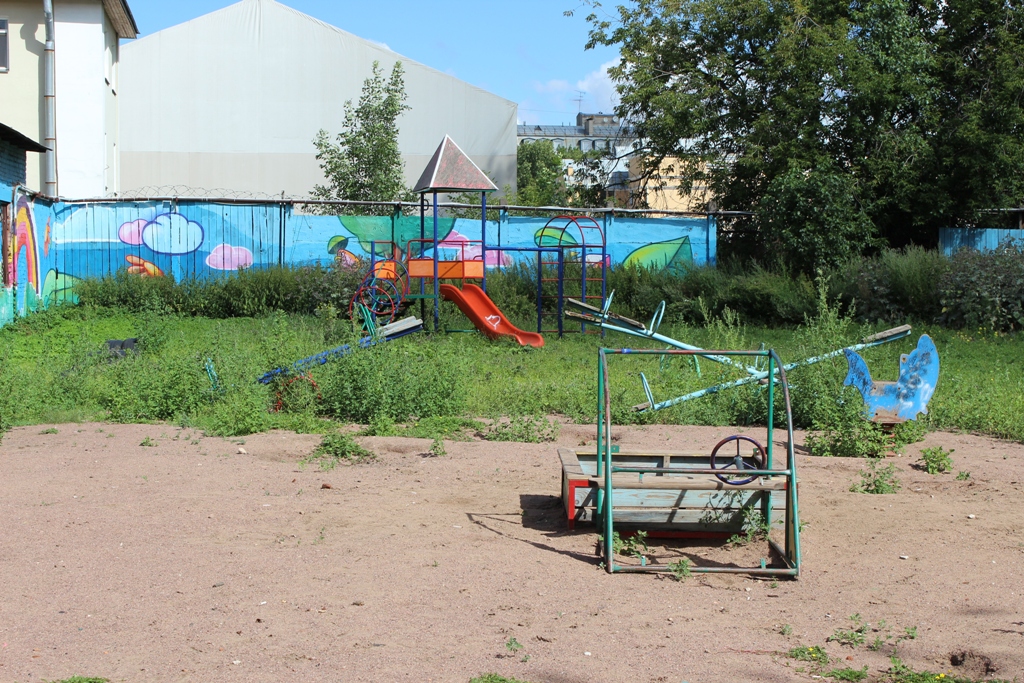 В Климово прокуратура нашла небезопасные детские площадки