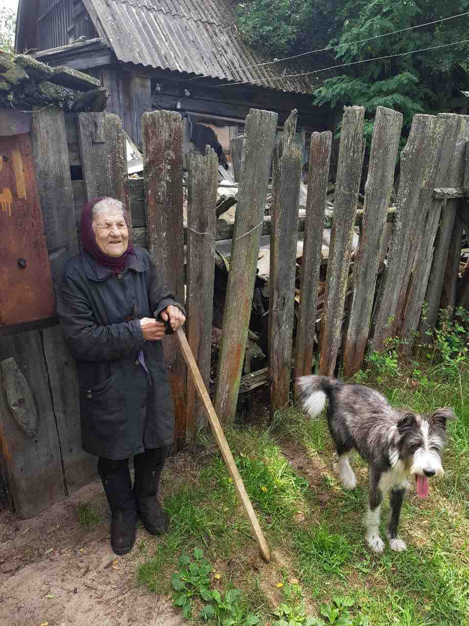 В Трубчевском районе нашли одинокую старушку в полуразрушенном доме