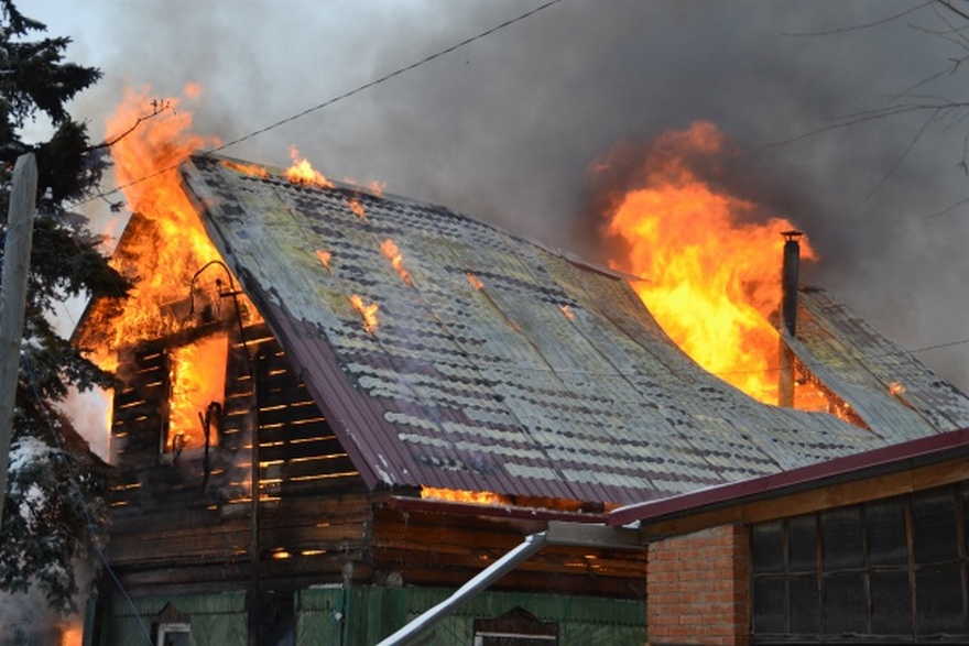 В брянской деревне Мокрое сгорел жилой дом