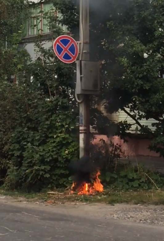 Пробой электрокабеля устроил фейерверк на одной из центральных улиц Новозыбкова