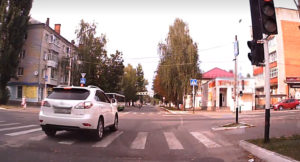 В Новозыбкове лихач на «Лексусе» получил штраф