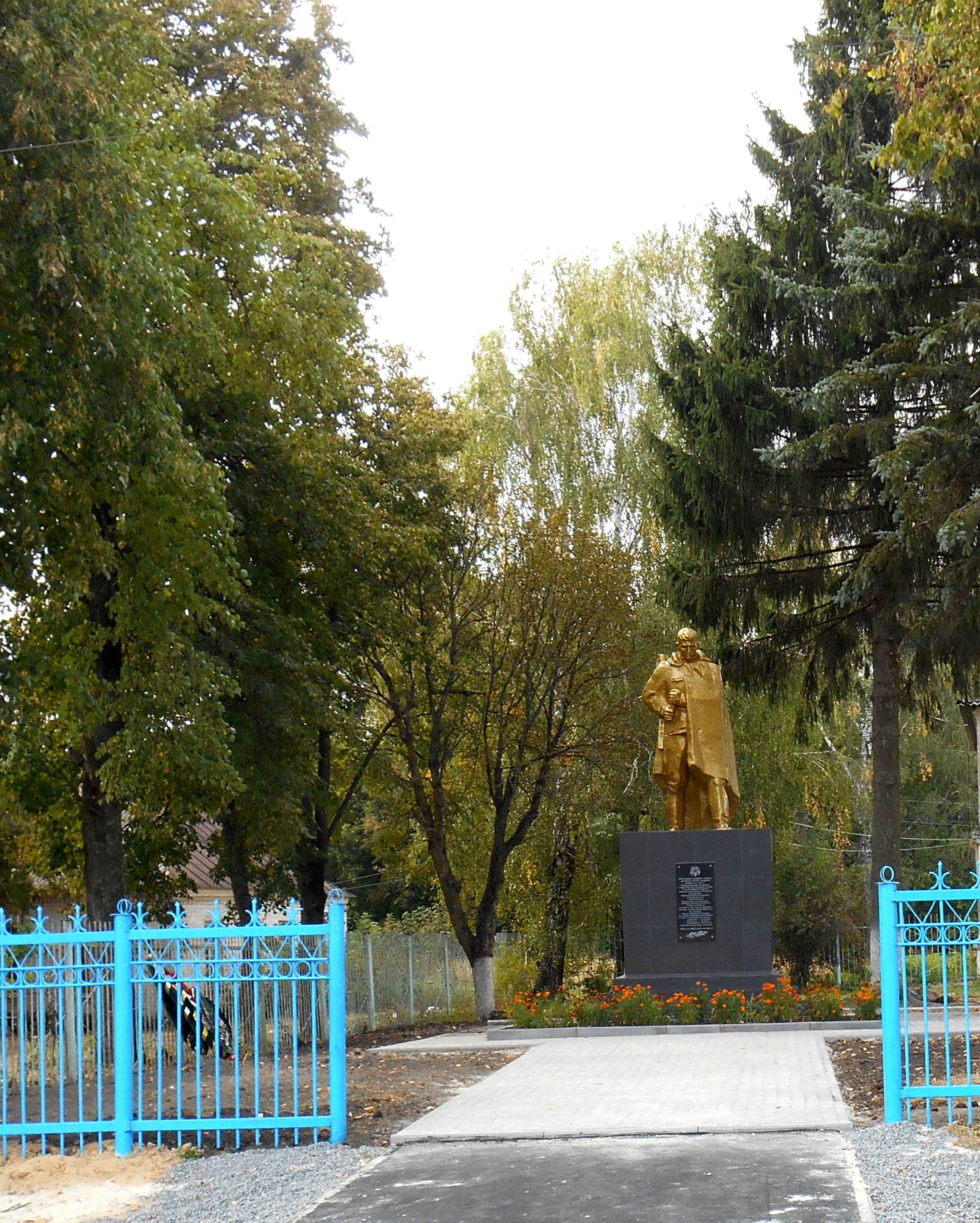 В Почепском районе реконструирован памятник погибшим воинам