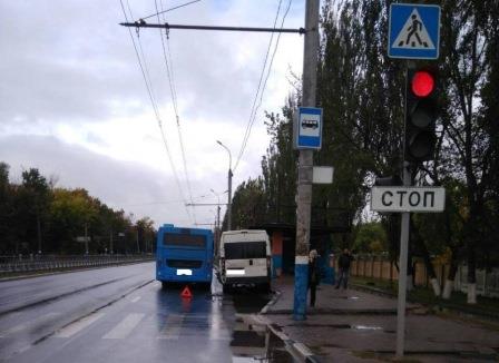 В Брянске не поделили остановку автобус и маршрутка: ранен пассажир