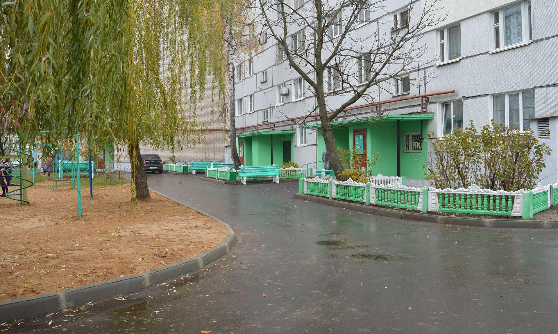 В Новозыбкове появился красивый благоустроенный двор