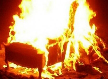 В Брянске огнеборцы спасли женщину на пожаре