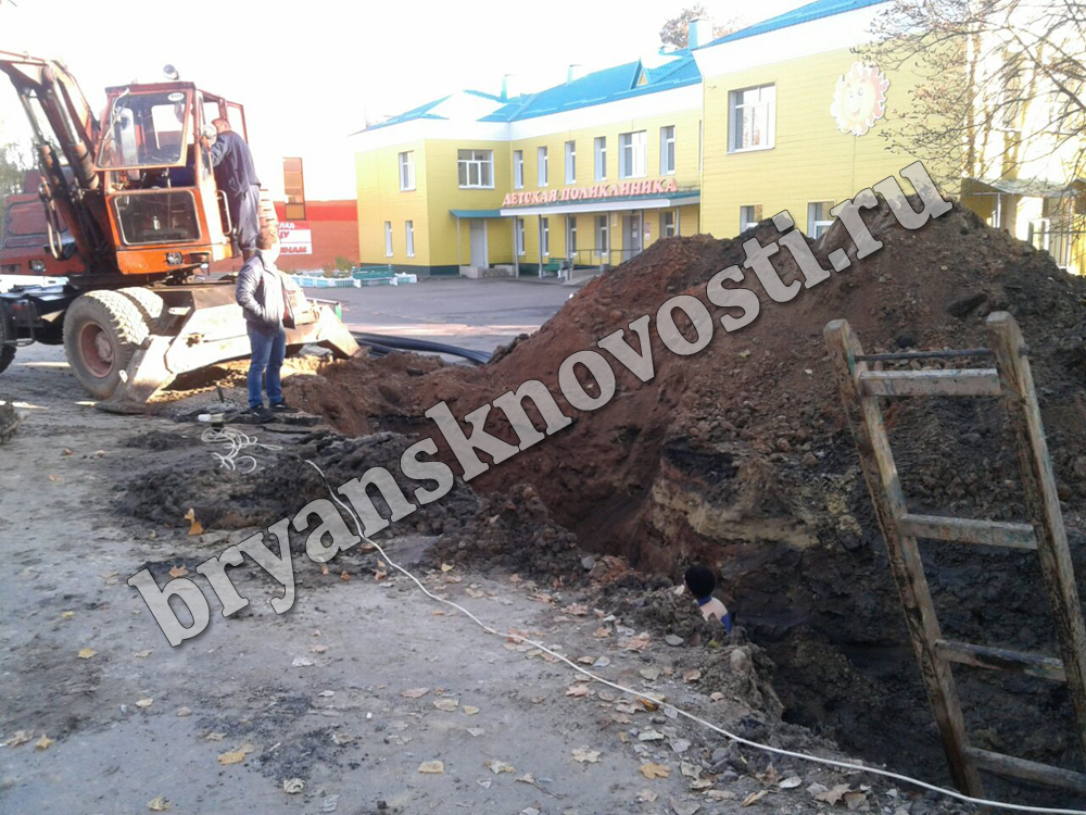 В выходные в Новозыбкове устраняли последствия аварии на водопроводе