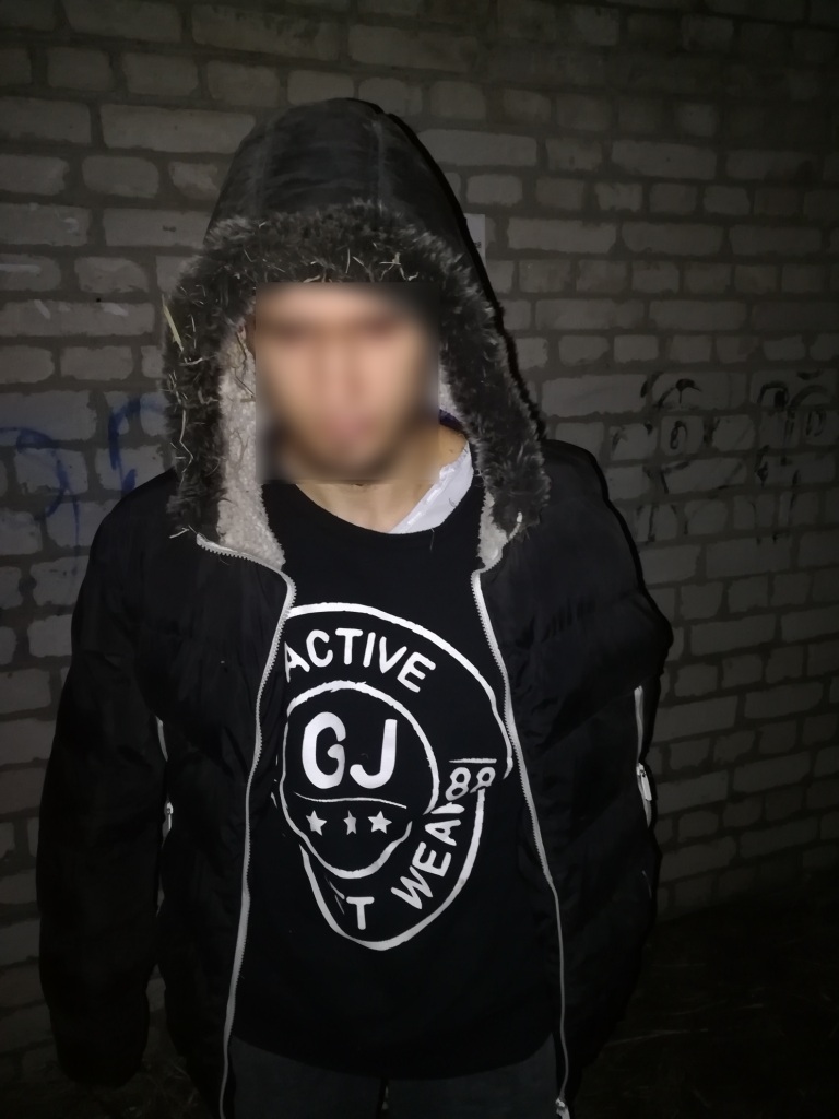 В Брянске задержали с поличным наркосбытчика, сделавшего 700 «закладок» наркотиков