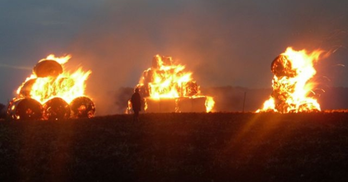 Житель Суземского района случайно сжег 1500 тюков соломы
