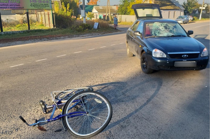 В Клинцах в дорожной аварии пострадала велосипедистка