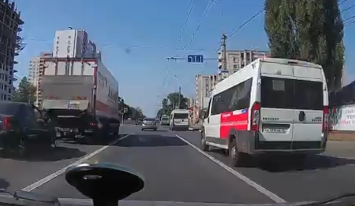 В Брянске торопливого водителя маршрутки наказали рублем
