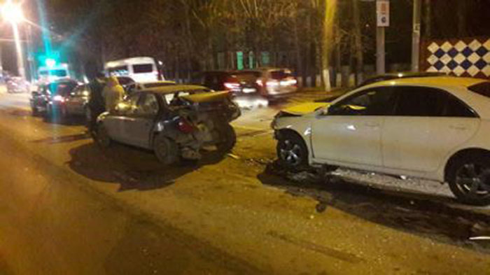 В Брянске 23-летний автомобилист собрал в ДТП пять машин