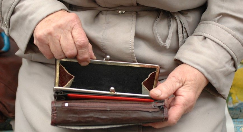 В Брянске пенсионерка прихватила чужой кошелек и стала фигуранткой уголовного дела