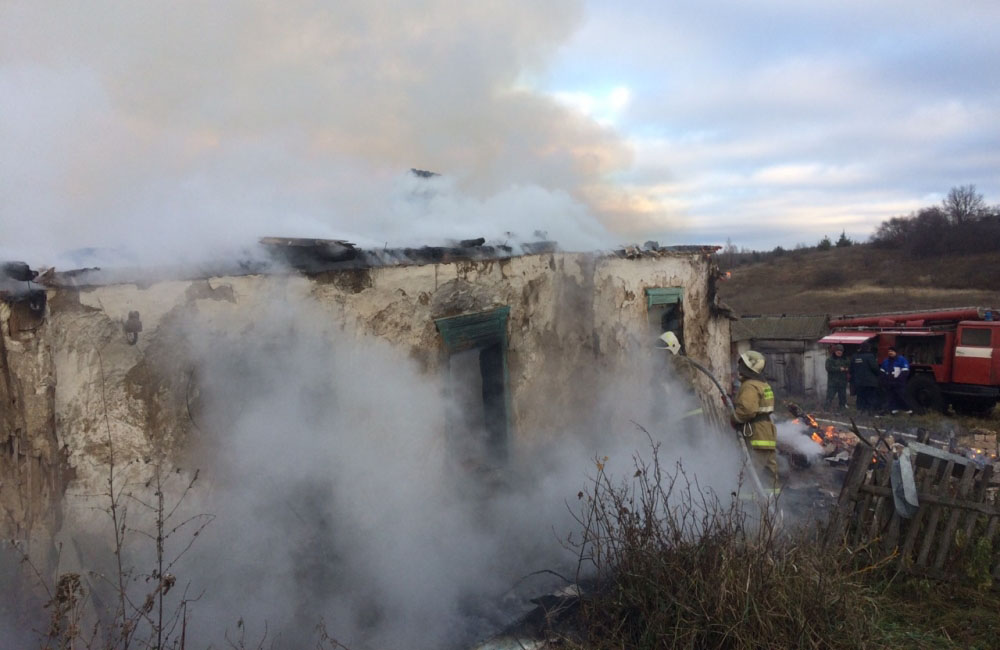 Брасовские огнеборцы потушили пожар в деревне Веребск