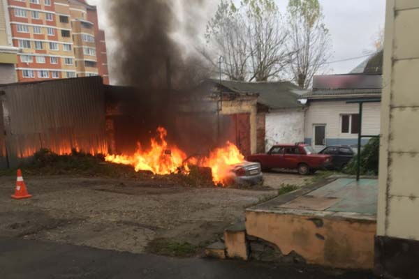 В Советском районе Брянска сгорел автомобиль