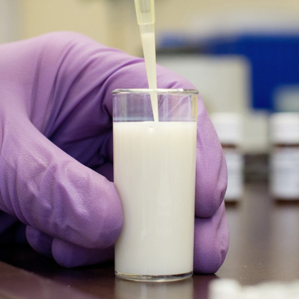 В пробах молочки в брянских детских садах и больницах обнаружились микробы, антибиотики и растительные жиры