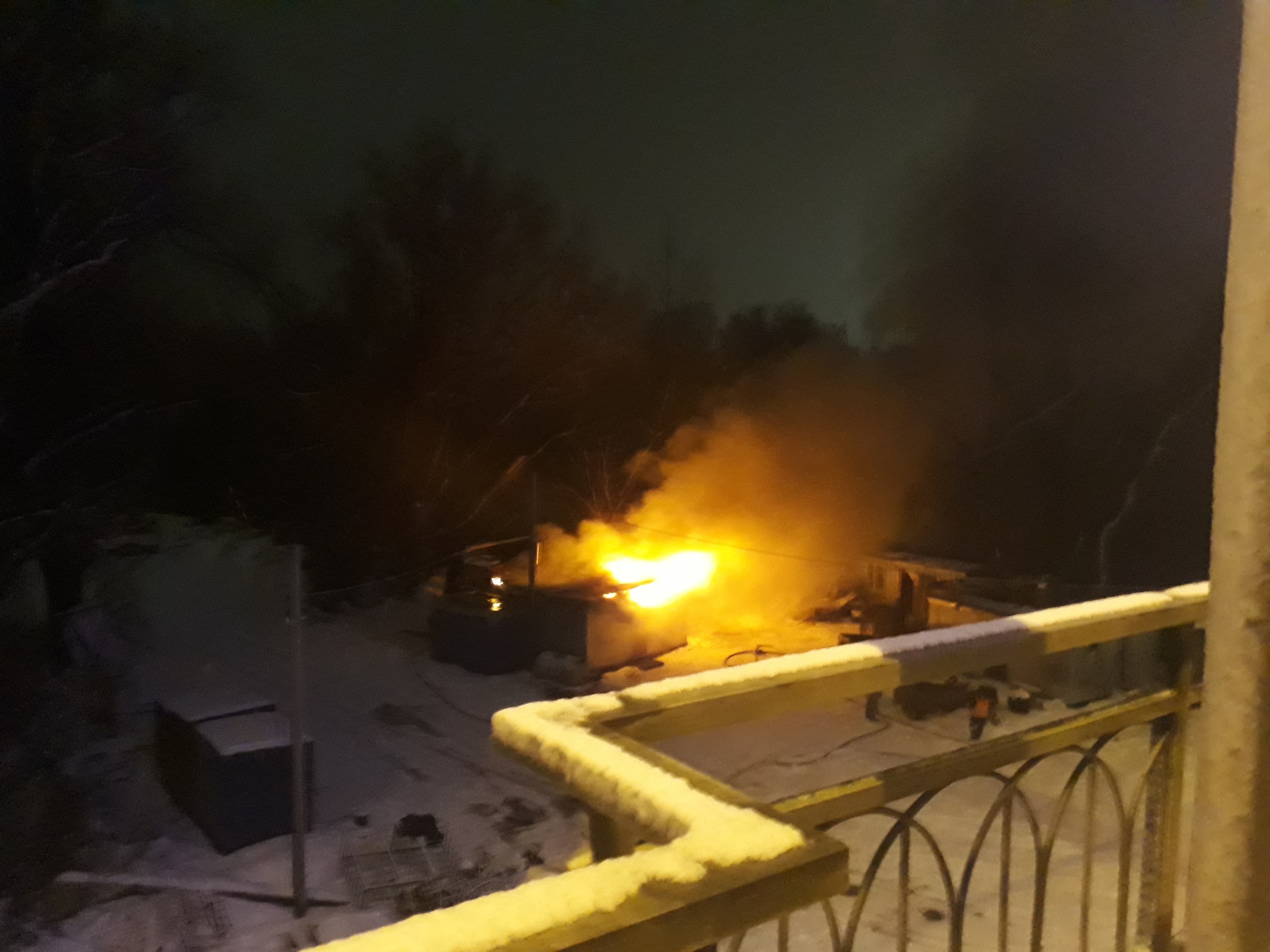 В Брянске случился пожар под Первомайским мостом