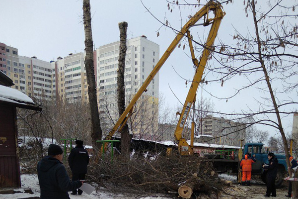 В Брянске дело о падении рабочих с 20-метровой вышки дошло до суда